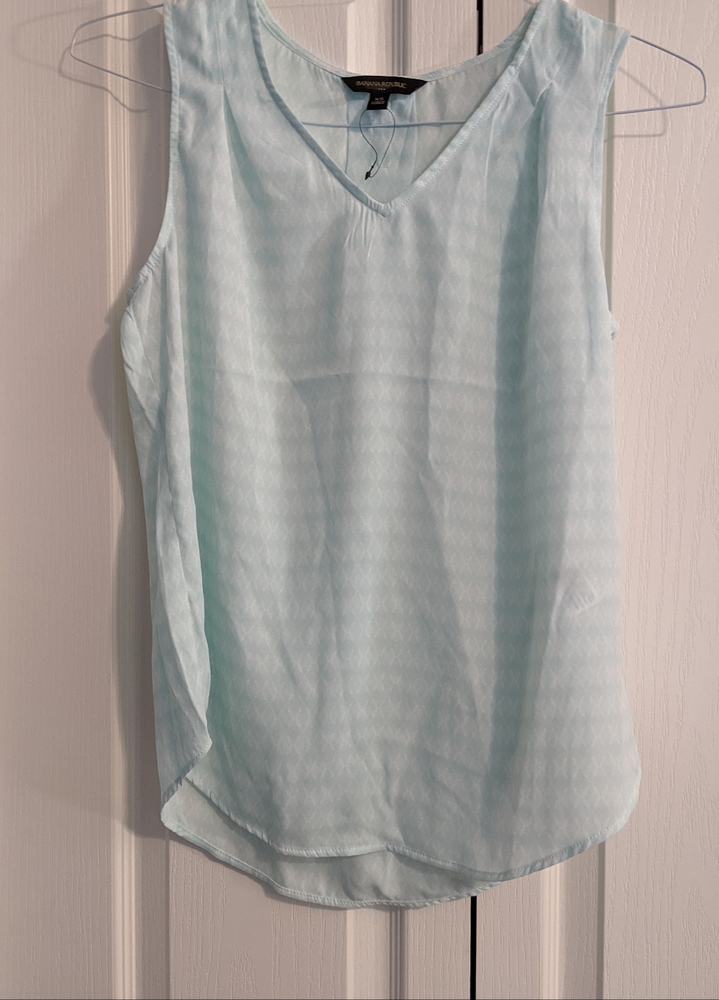 BR Sleeveless Periwinkle Blouse XS